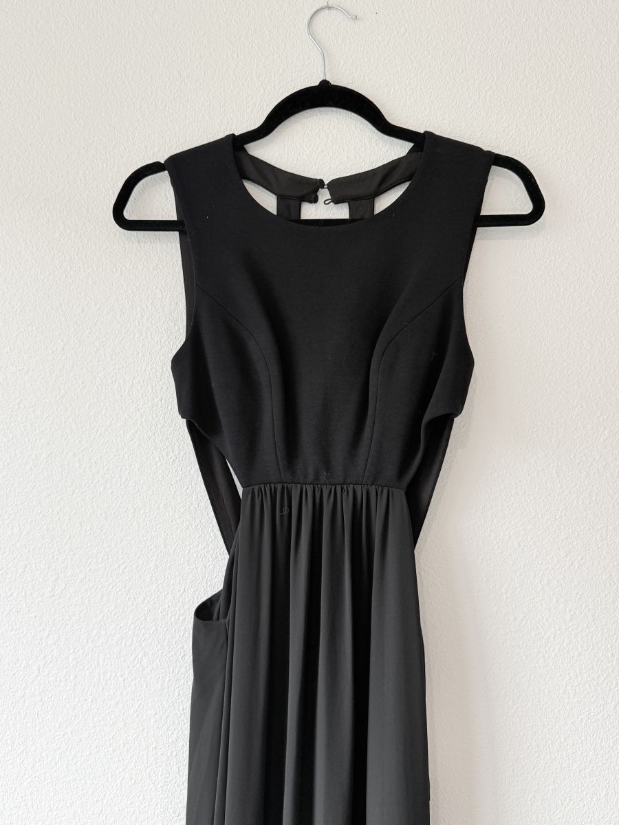 A brand new BCBGMAXAZRIA “Angelina” Black Sleeveless Open-Back Maxi Dress 
